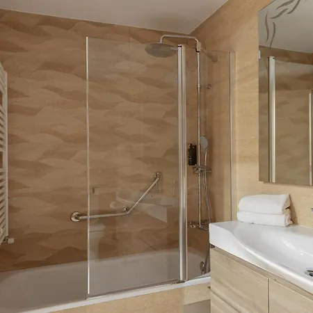 Hotel Pedro I De Aragon 4 Estrellas Superior Huesca Room photo