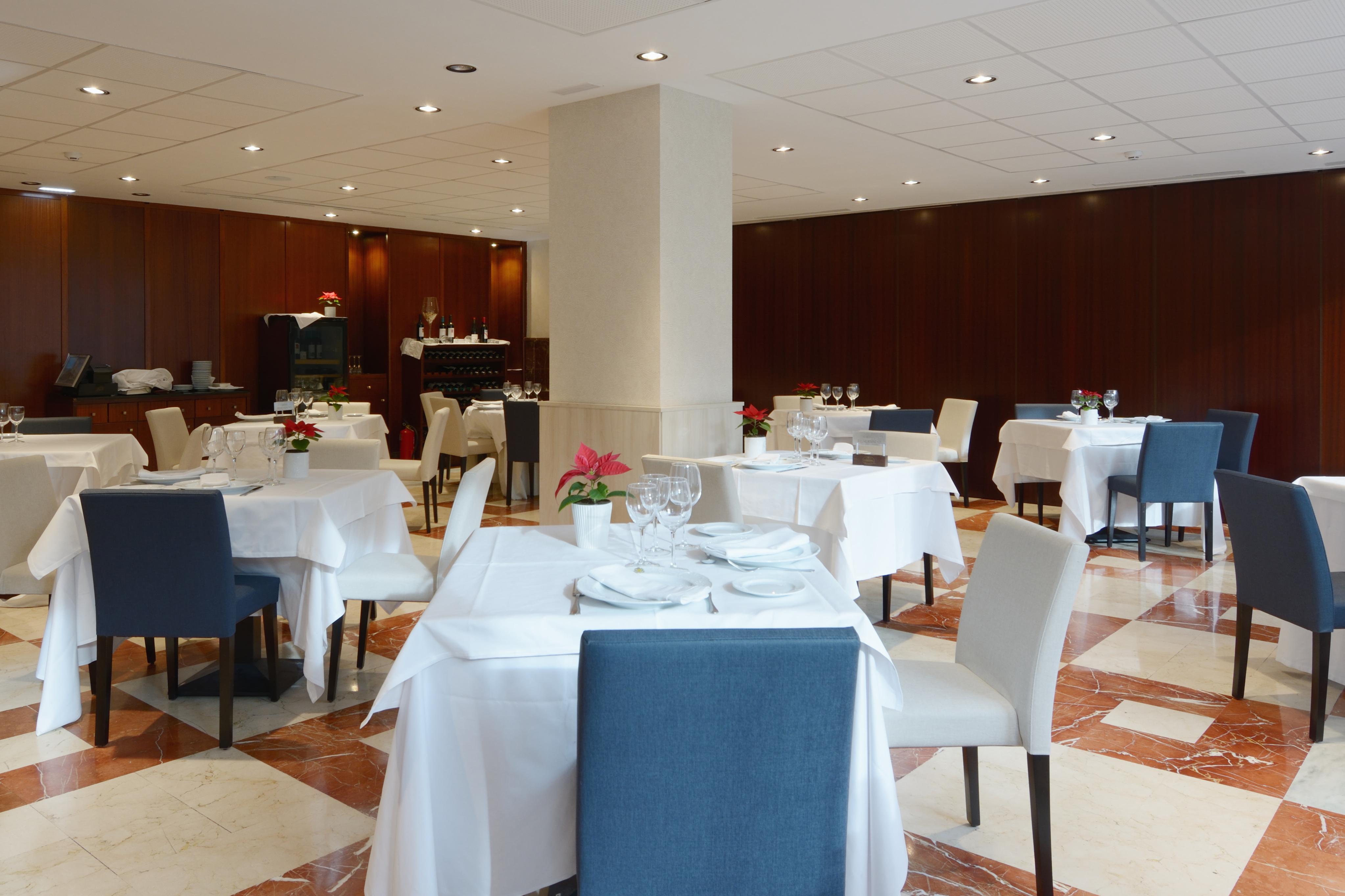 Pedro I De Aragon Hotel