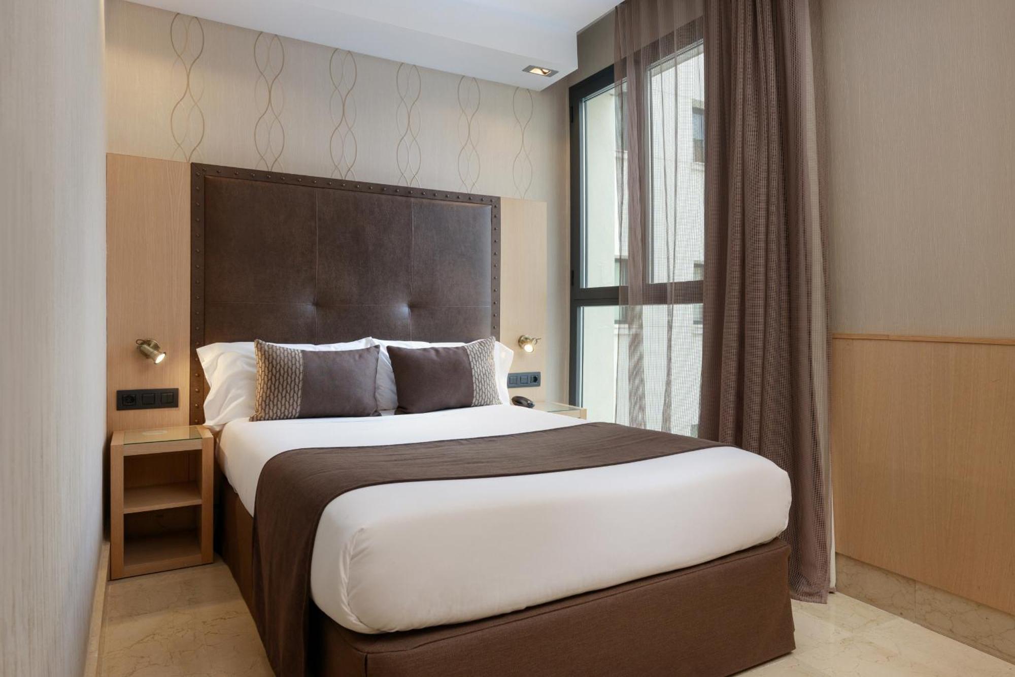 Pedro I De Aragon Hotel