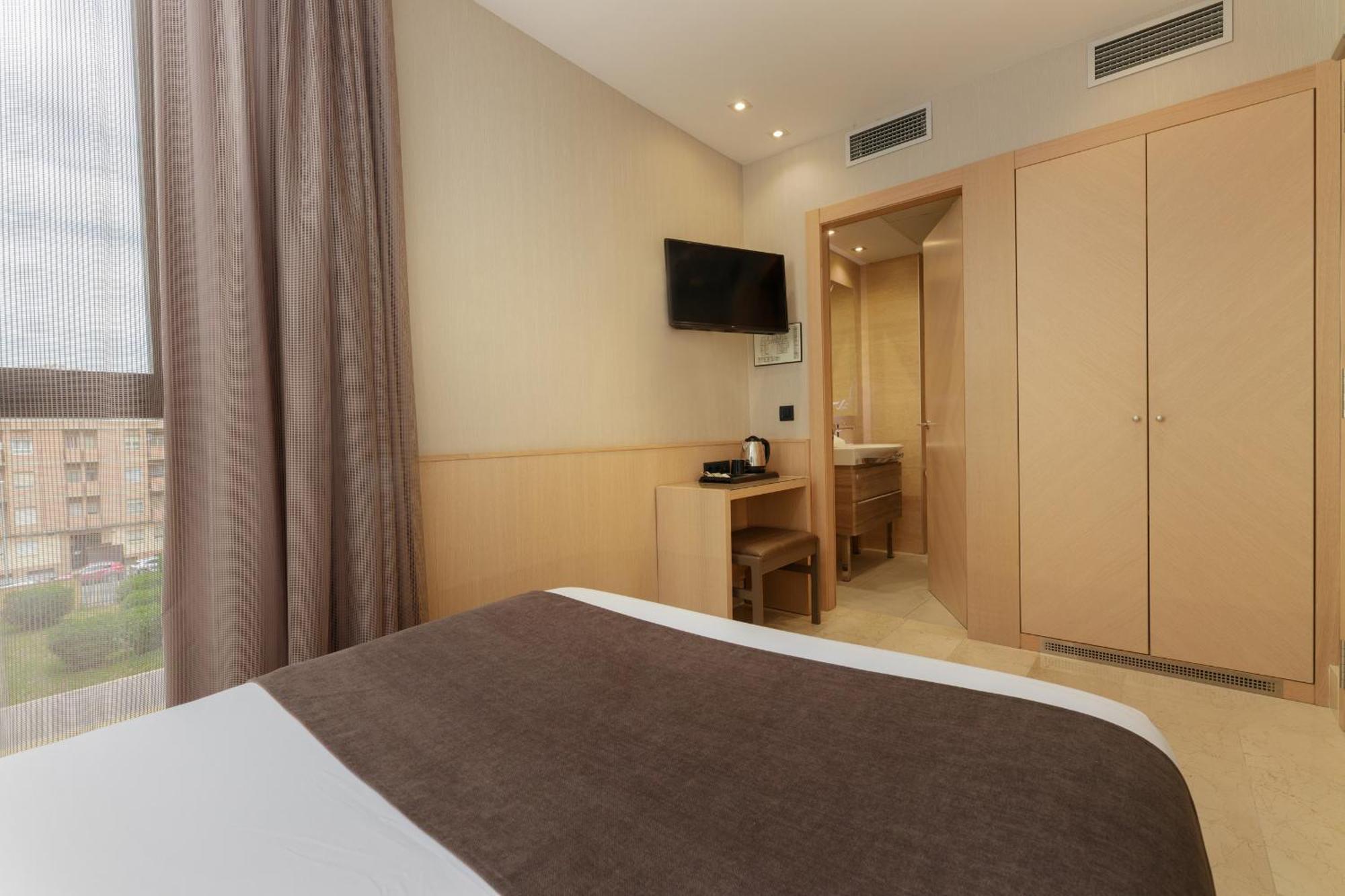 Pedro I De Aragon 4 Estrellas Superior Hotel 4*