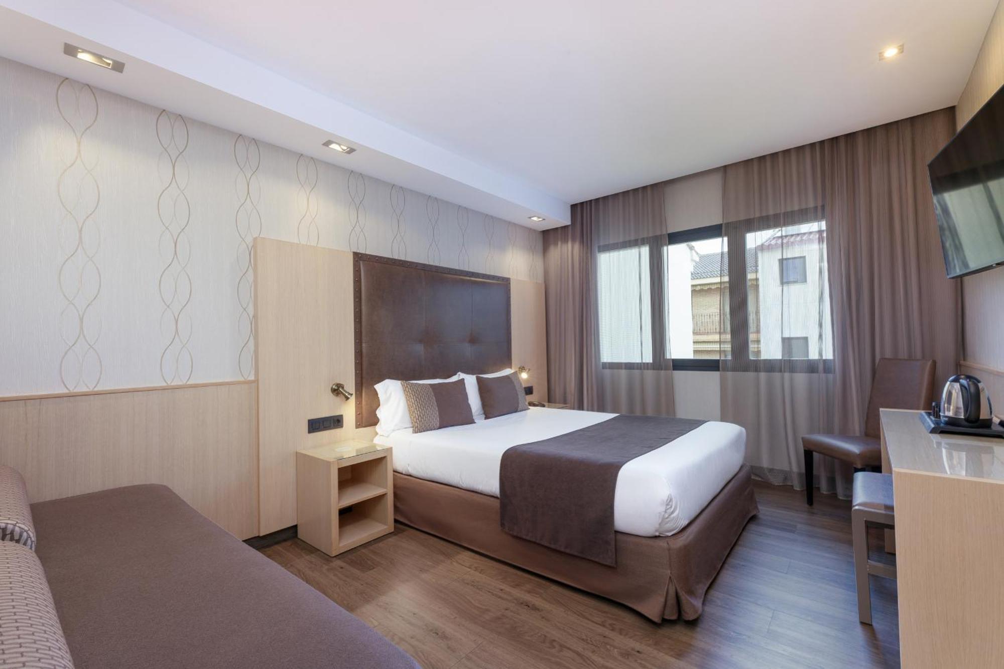 Pedro I De Aragon 4 Estrellas Superior Hotel 4*