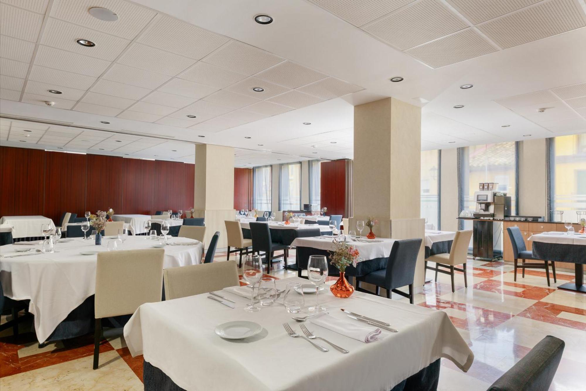 Pedro I De Aragon Hotel